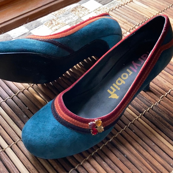 Suede Pumps - Picture 4 of 8